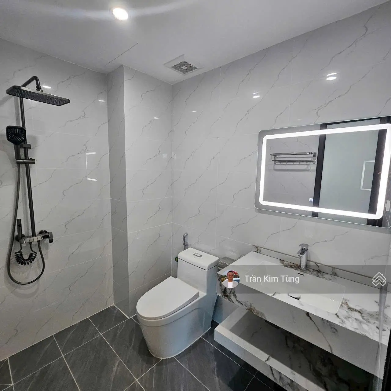 Bán căn nhà vị trí rất trung tâm tại Ngõ 95 Vũ Xuân Thiều, Sài Đồng full nội thất cao cấp
