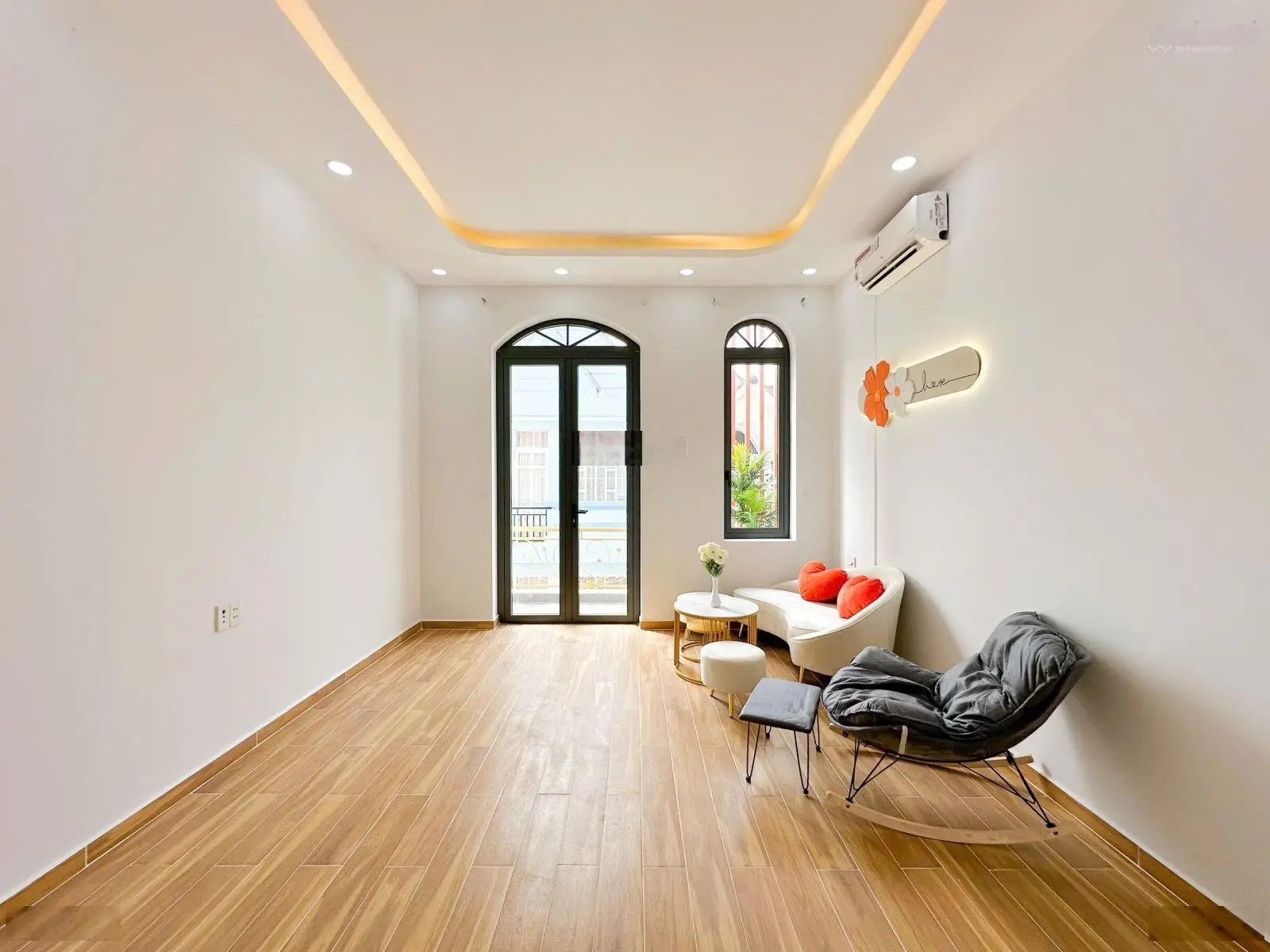Bán nhà sổ riêng 58,9m2 xây dựng 4 tầng full nội thất gần sát Quận 7 chỉ 300m