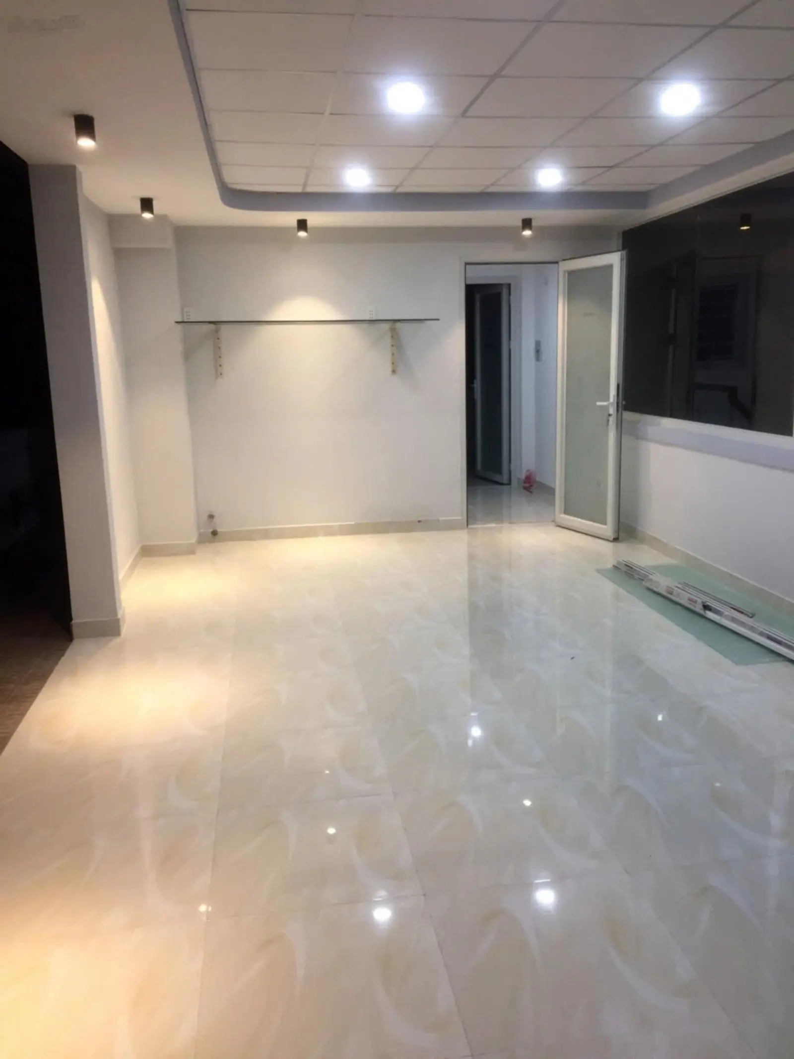 Bán gấp nhà Bành Văn Trân Tân Bình 4m x 14m 5 tầng chỉ 6 tỷ.