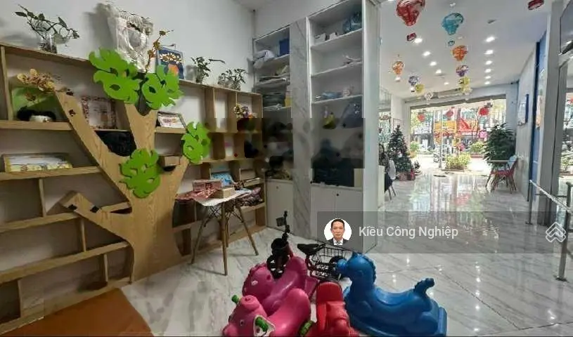 Bán nhà mặt phố Trung Phụng DT 60 m2 vị trí đẹp lô góc