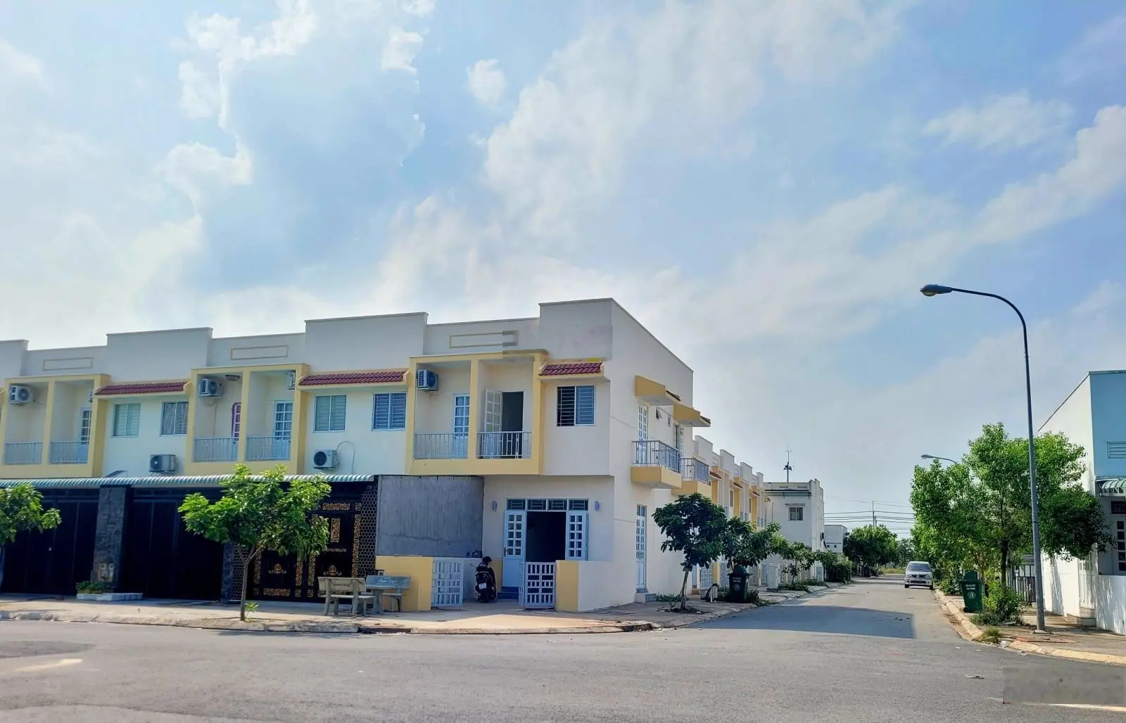 Nhà 1 trệt 1 lầu KCN Phước Đông đường 12m 64m2, giá 1.1 tỷ sang tên công chứng ngay vay được 70%