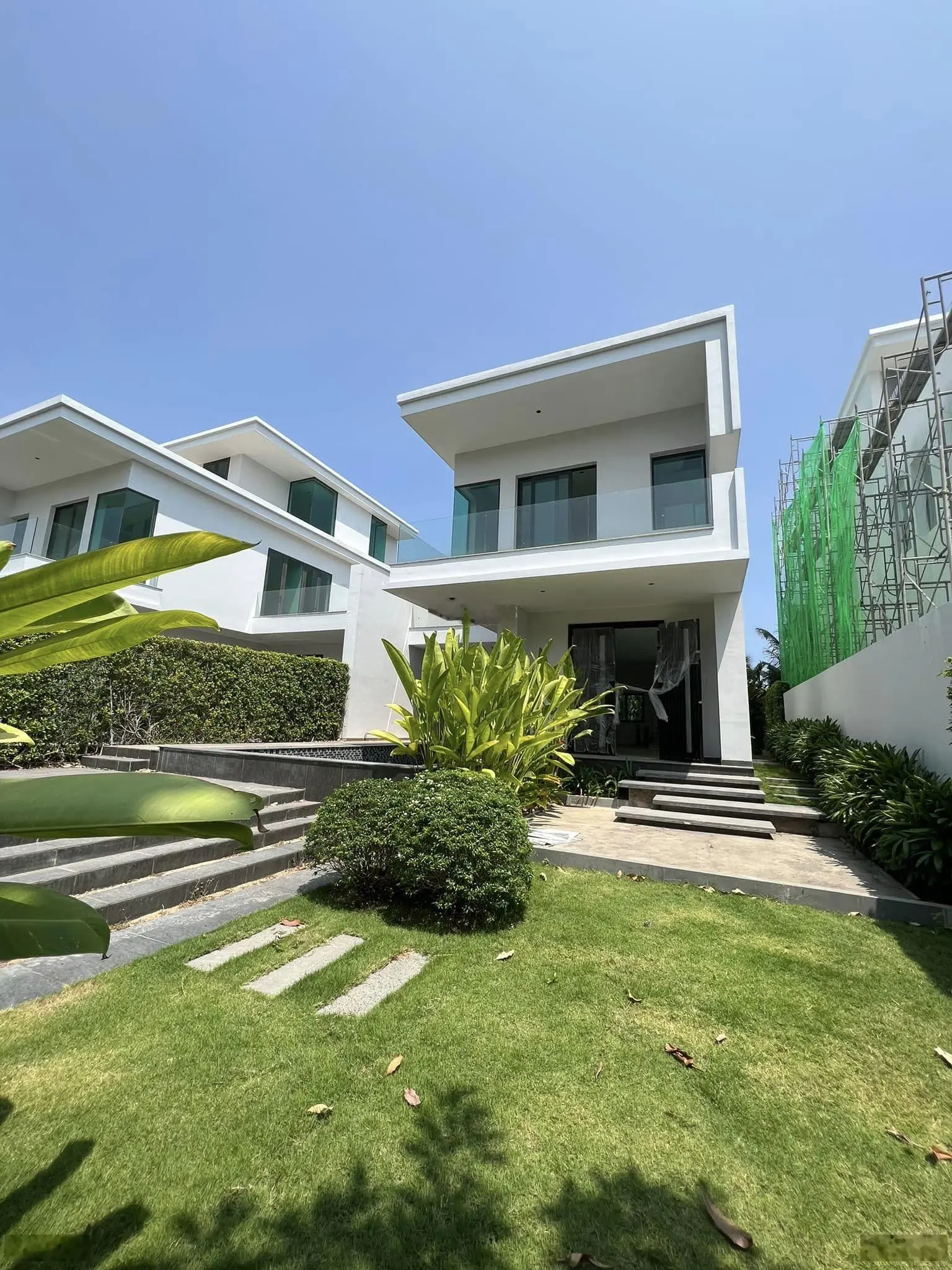 Bán căn biệt thự biển Hồ Tràm đơn lập 360m2 có hồ bơi riêng sổ hồng vĩnh viễn giá 25,5tỷ bán lỗ 2tỷ