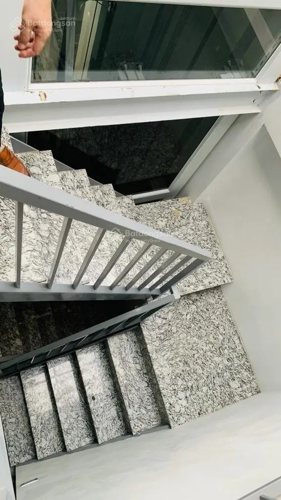 Cần bán tòa nhà 7 tầng Vũ Ngọc Phan, kd văn phòng, ccmn, thang máy, gần ô tô tránh, 68m2, 15.5 tỷ