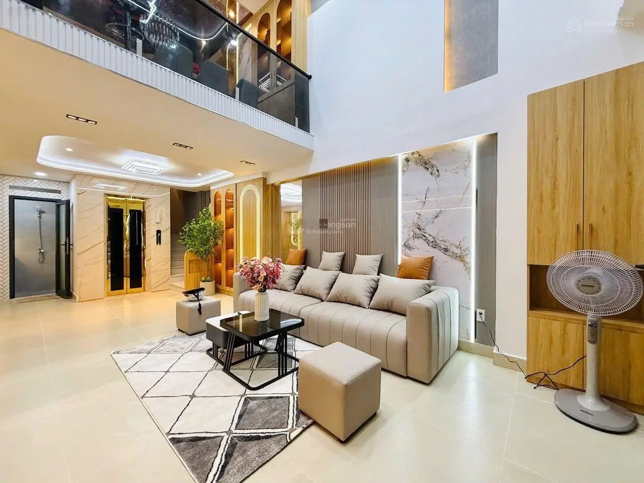 Chính chủ cần bán gấp nhà Đ.CMT8,P12,Q10 giá 3TỶ950/63,8m2 thuê 28tr/tháng gần Công trường Dân Chủ