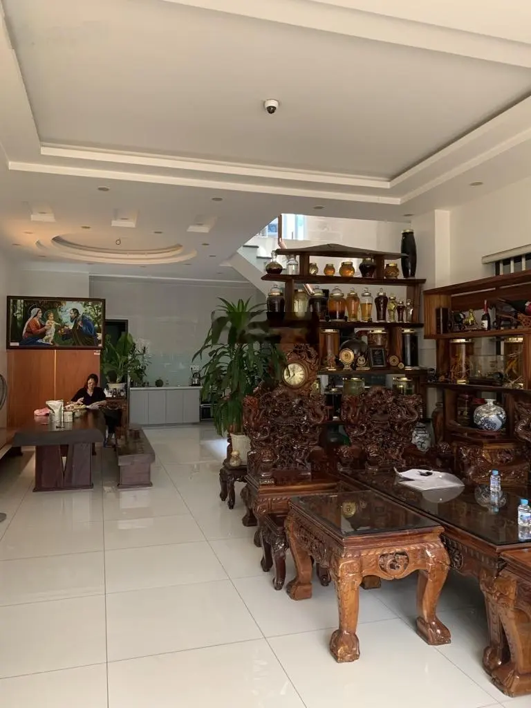 Nhà BTCT 284.1m² ngang 13,1m 4 tầng khu phân lô toàn nhà cao đẹp chủ tặng full nội thất như hình