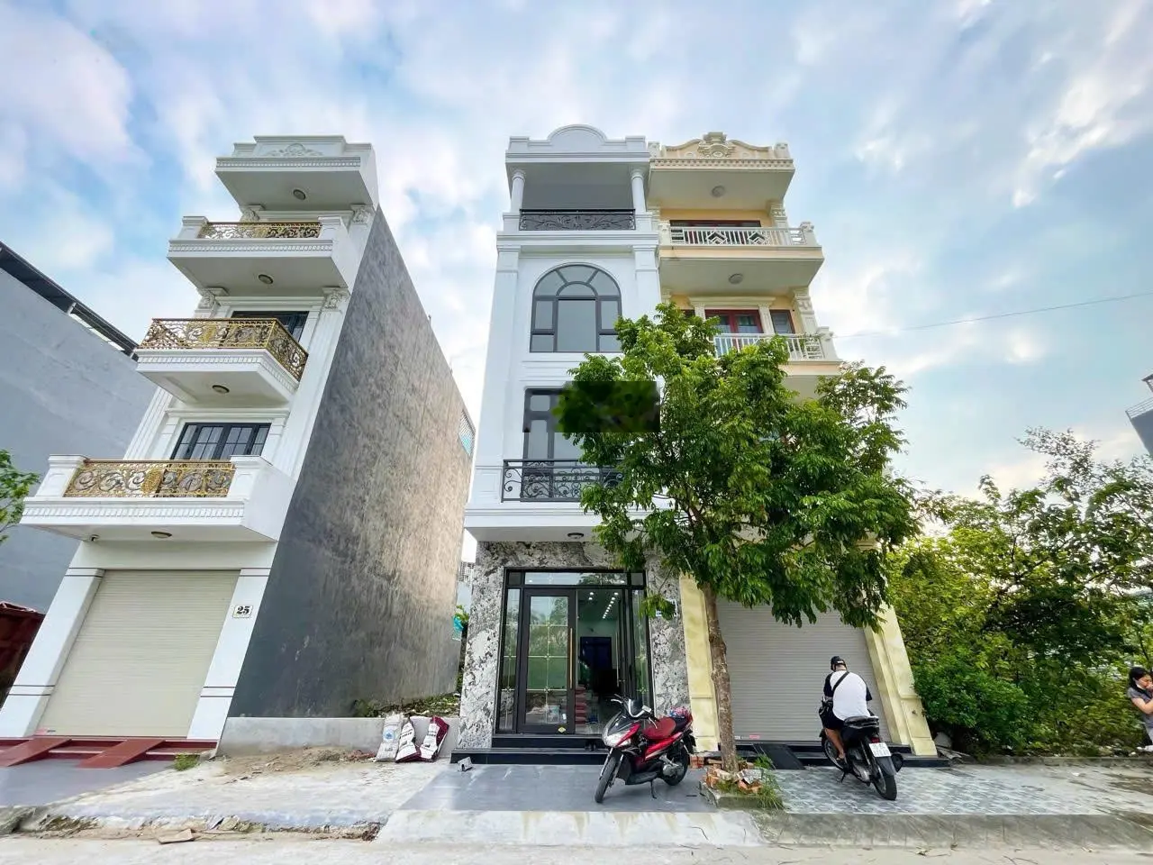 Bán Nhà 4 tầng thang máy tuyến 2 Lê Hồng Phong