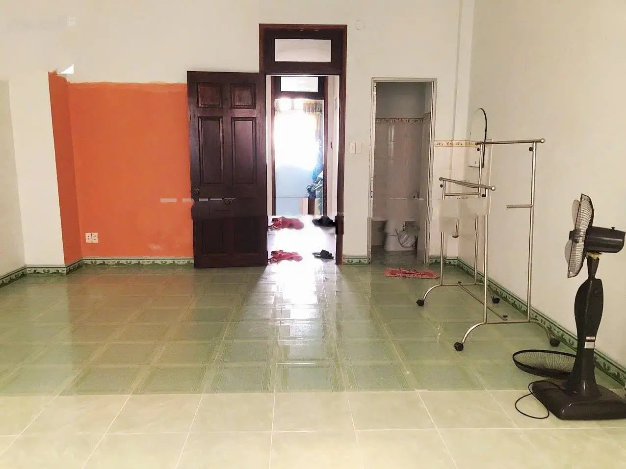 Nhà 3 tầng mặt tiền đường thông Phước Long B - Quận 9 - vừa ở vừa kinh doanh, có vỉa hè, ngang 5m