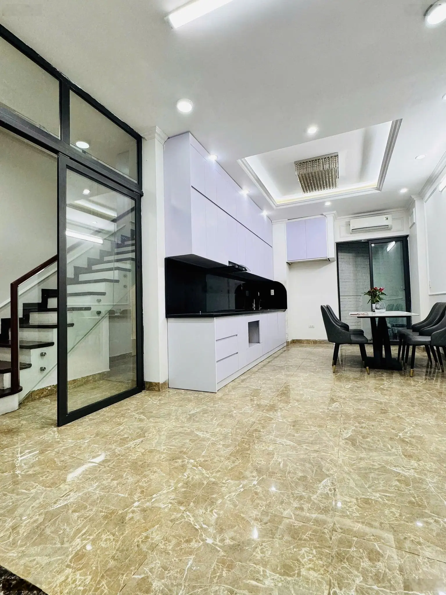 Nhà mới Doãn Kế Thiện - 74m2 - kinh doanh - ô tô tránh - vỉa hè - giá chào: 15 tỷ