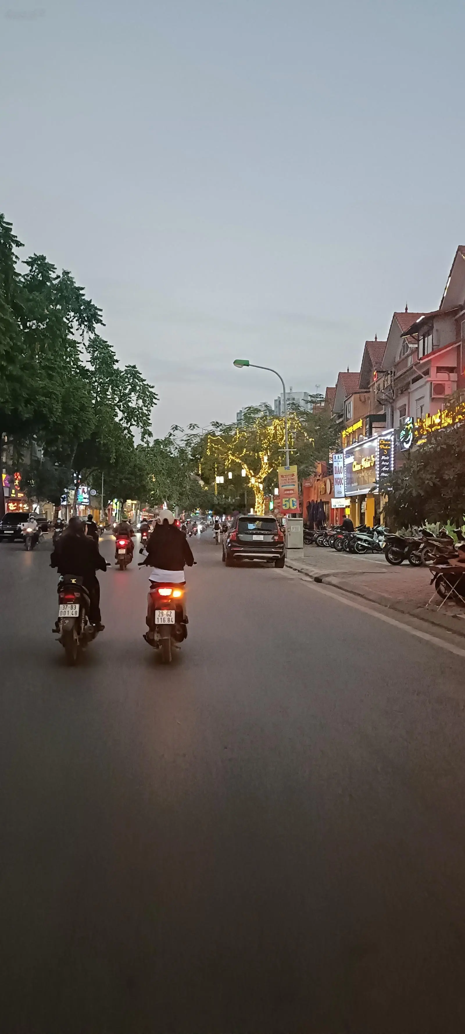 CCMN Văn Quán, Hà Đông Dt 51m, 6 tầng THANG MÁY,12 P KK giá nhỉnh 10 tỷ, gần ô tô.