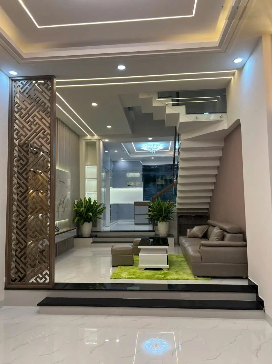 Nhà 1 trệt 2 lầu trục chính KDC Phú Hồng Thịnh 8 đang vào nội thất như hình