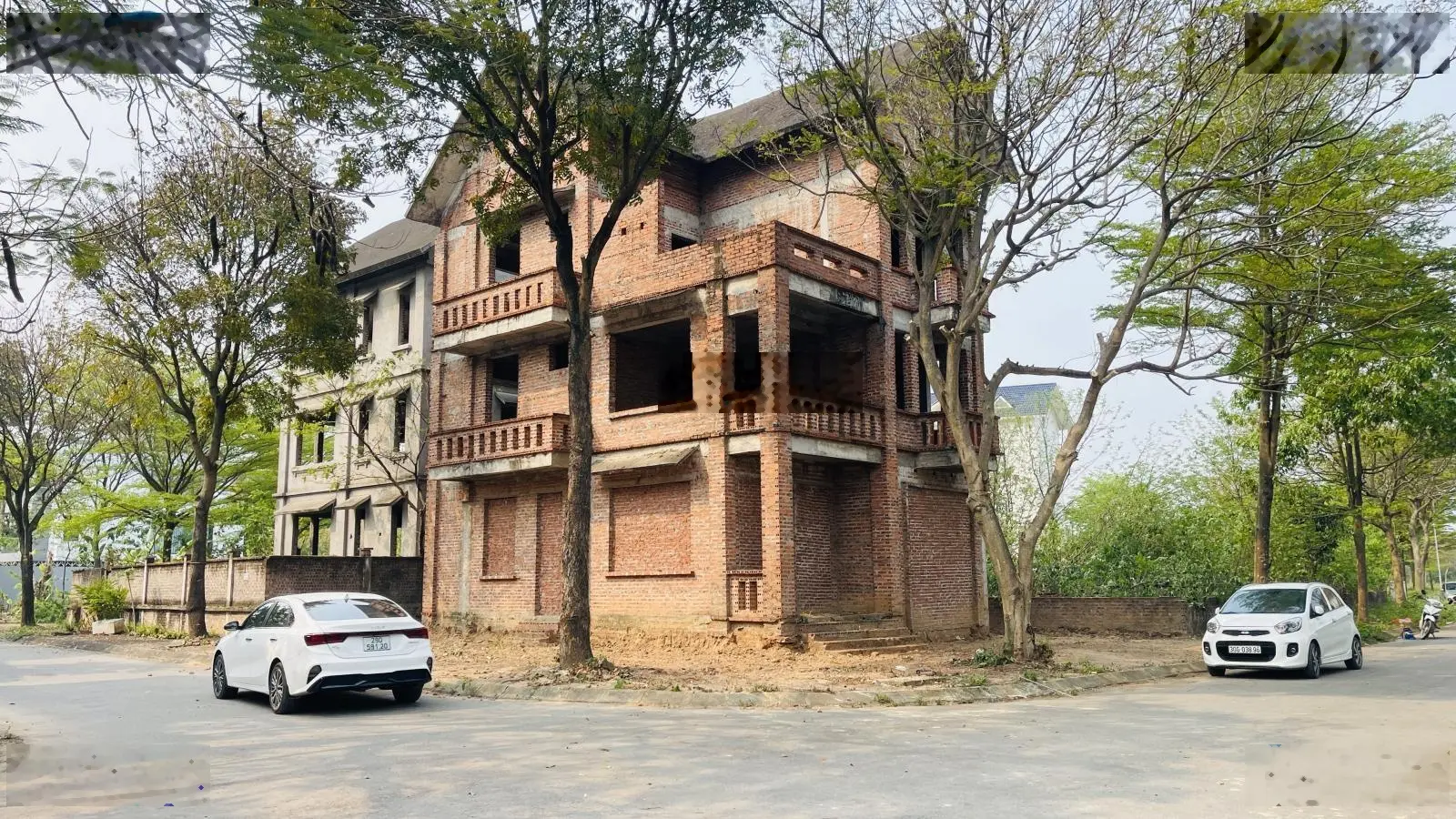 Bán biệt thự góc 254 m2 sổ đỏ sang tên chính chủ. Vị trí đẹp nhất khu đô thị, thiết kế hiện đại