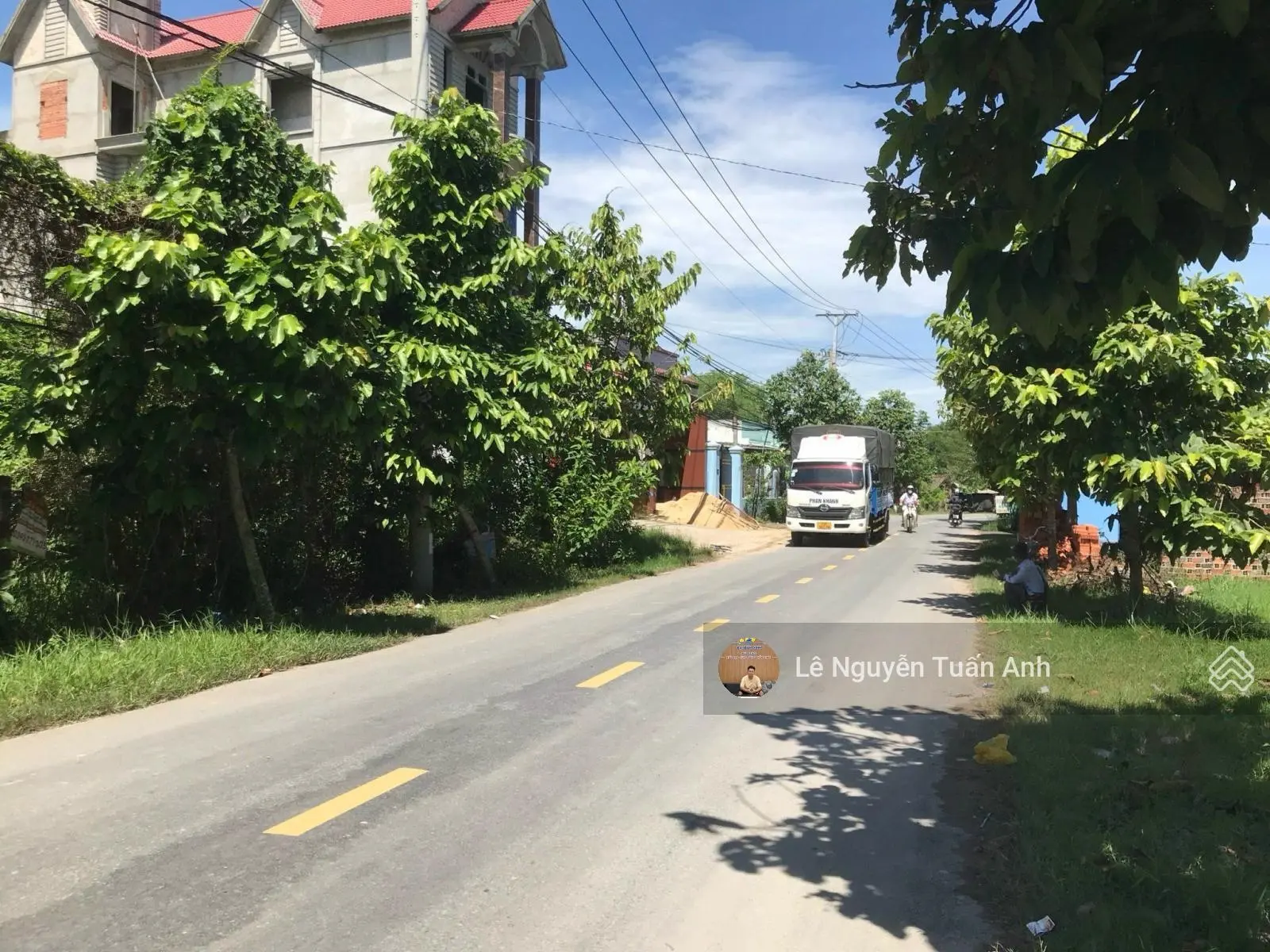Bán gấp lô đất MTĐ 30/4, Long Đức, Trà Vinh, gần UBND xã Long Đức. 120m2/450tr, SHR, full thổ cư.