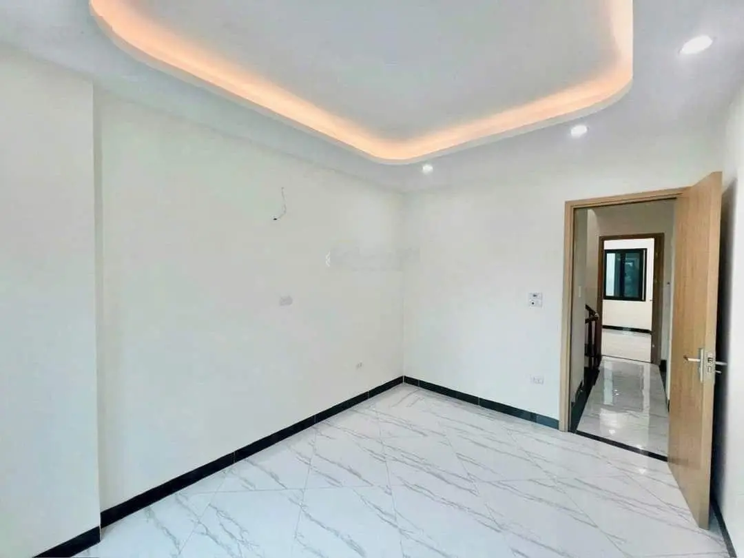 Nhà đẹp ở ngay 48m2x3T, 2.8 tỷ, oto tải đậu cạnh, chân cầu Đại Thành