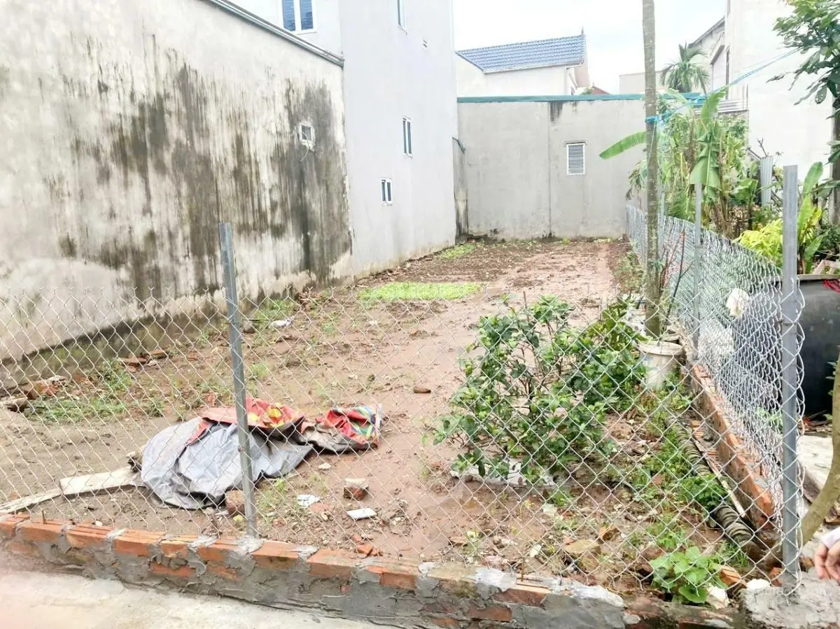 Bán đất phố Trần Quốc Hoàn, Quận Cầu Giấy. Đất vuông đẹp, ô tô vào đất, DT 45m2, MT 6m, 13,7 tỷ