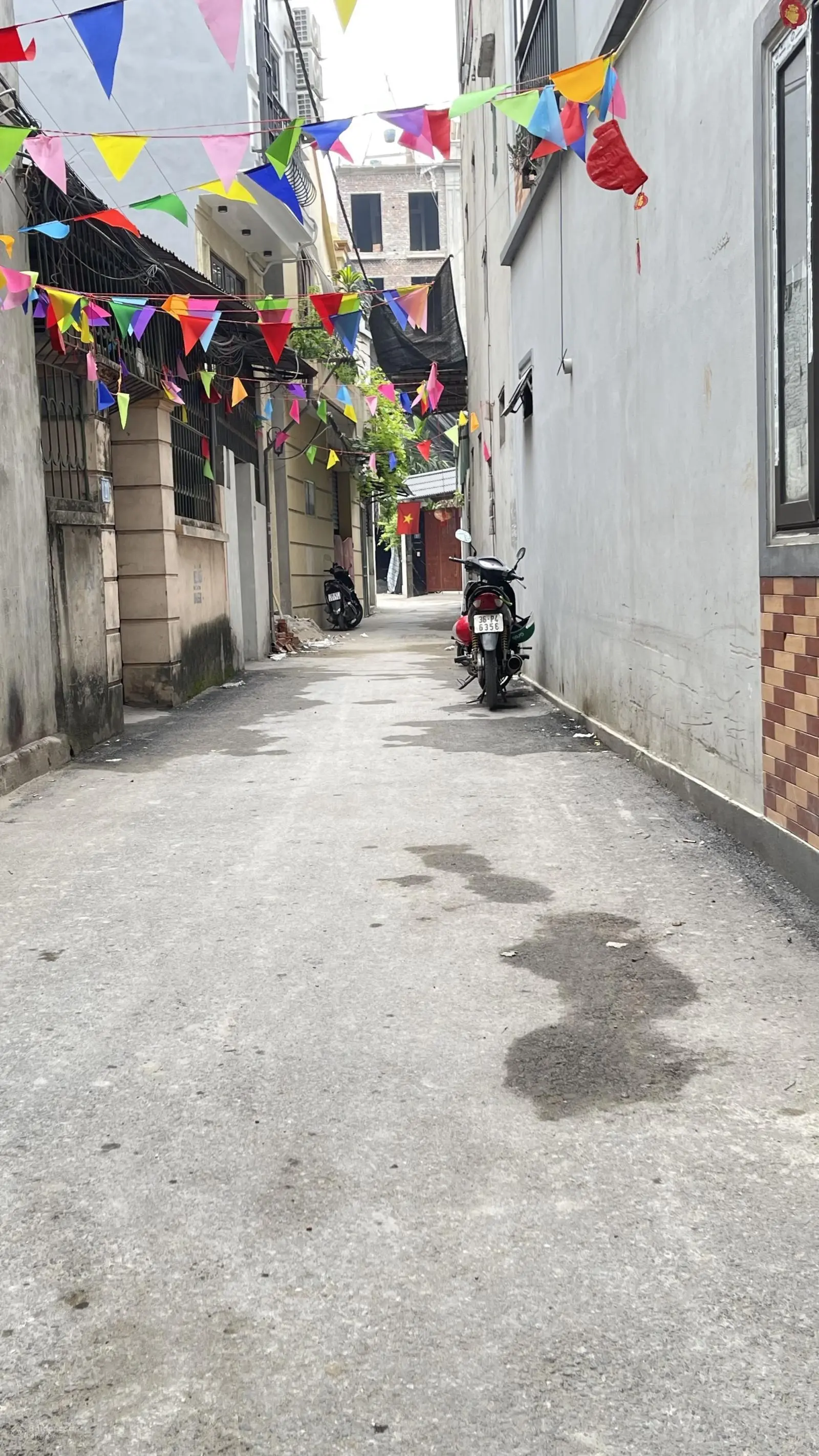 B an nhà 4 tầng - 4 ngủ sổ vuông đẹp, nhà mới xây chắc chắn, cất két ngõ ô tô, dân trí cao.