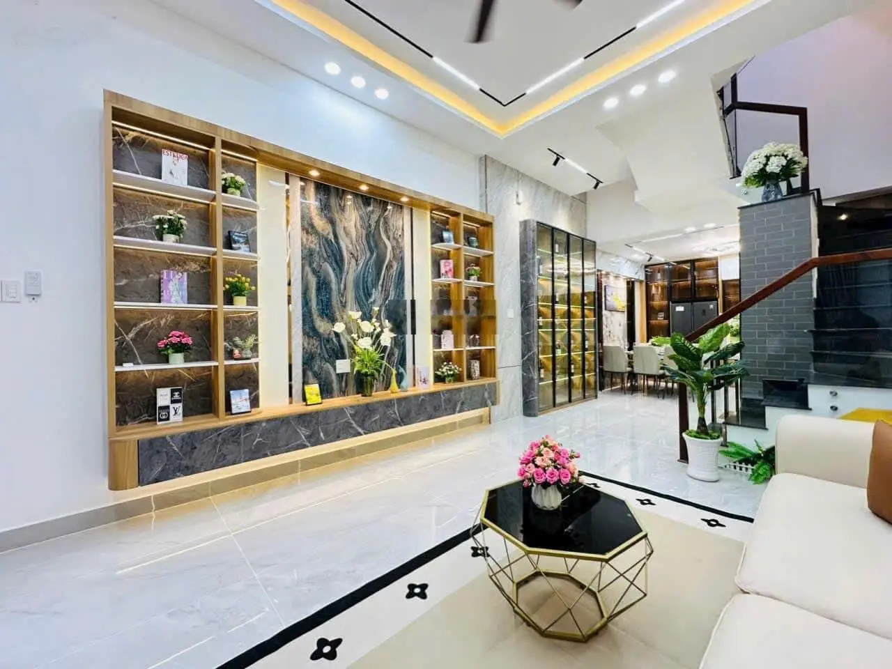 Định Cư Mĩ Bán Gấp Căn Nhà Đường HXH Võ Duy Ninh, Giá 3,590 Tỷ, 62,3m2, Nhà Đang Cho Thuê 15Tr.