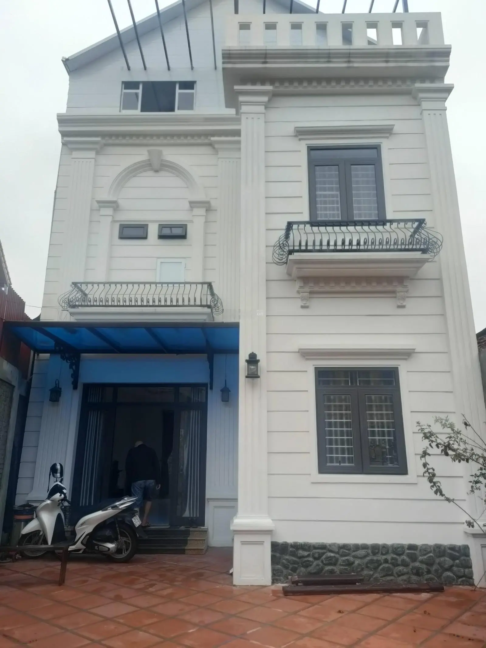 Chính chủ bán nhà biệt thự sân vườn 3 tầng đẹp trung tâm gần chợ Bún Đa Tốn 202m2 quá rẻ
