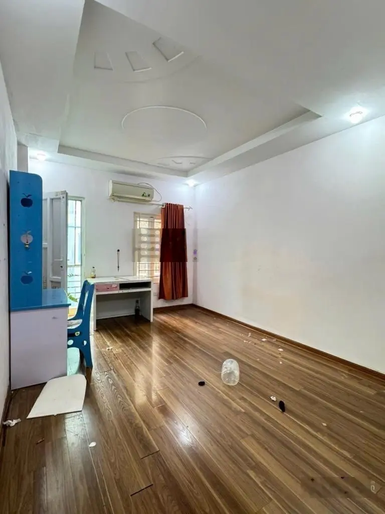 Lô góc Quan Nhân dân xây chắc chắn. 3 gác dạo cửa. Dt 36/40m2T2 chào 7.6 tỷ còn TL. Nói k vs tin ảo