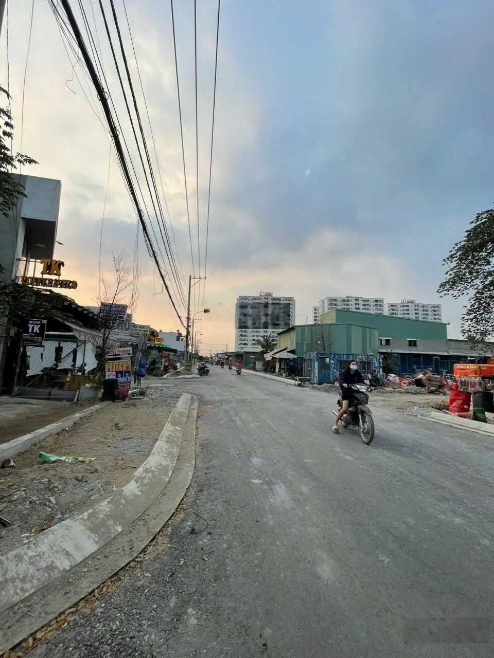 Người chị họ nhờ bán miếng đất dt 81m2 gần chợ Bình Chánh giá ngộp sổ hồng riêng