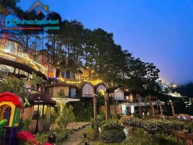Bán lô góc 1250m2 Thị trấn Tam Đảo, (có sẵn Khách sạn) giá 90tr/m2,