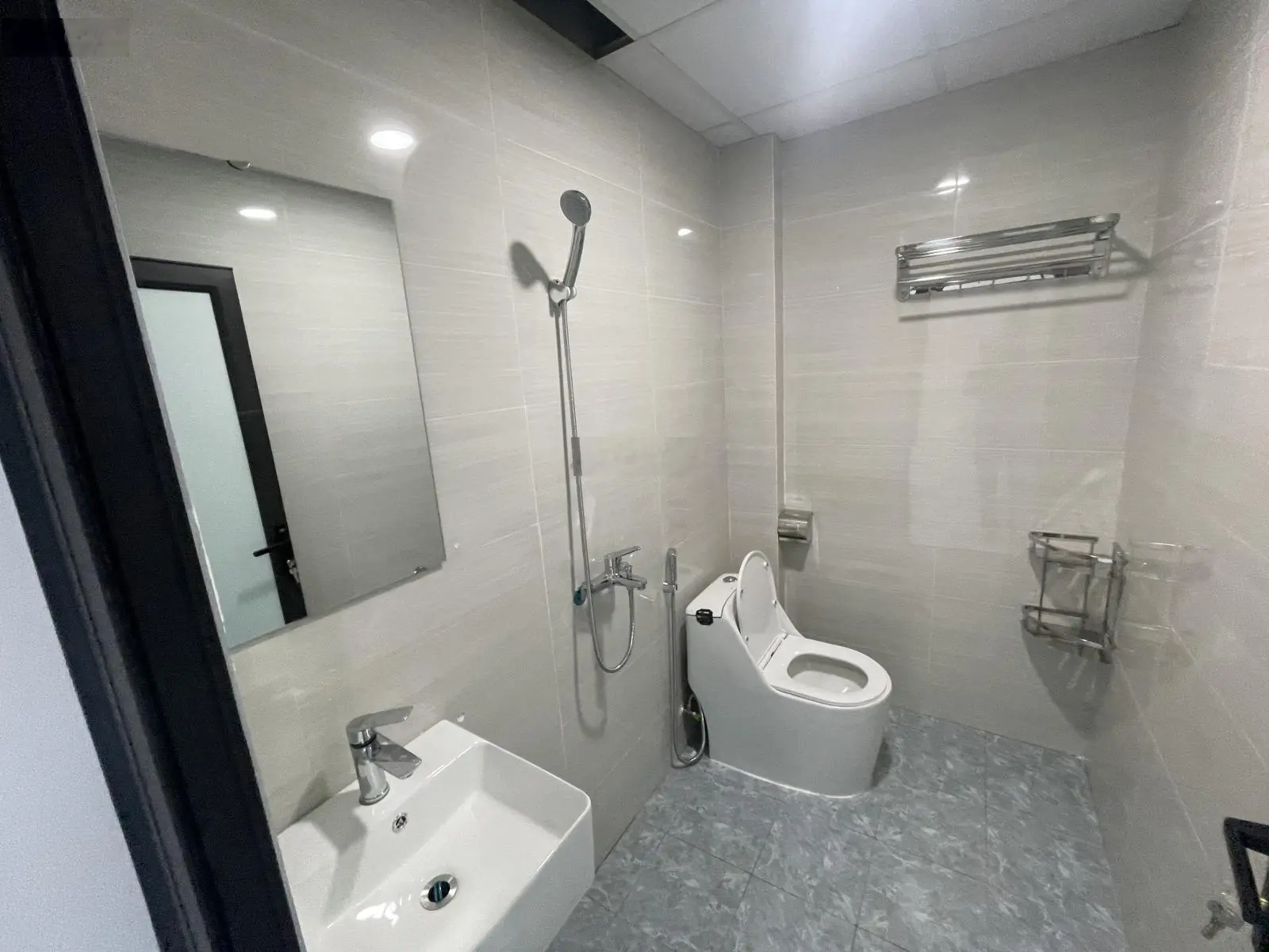 Nhà mới 4Tx 45m2 dân xây độc lập 20m ra đường ôtô gần nhà văn hoá 1km ra UBND Đông La chỉ 3,3 tỷ