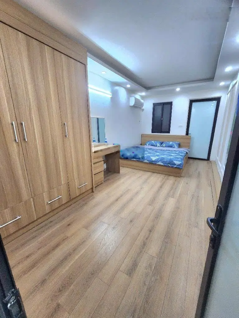 Chủ cần bán gấp nên đã giảm cả tỷ. nhà tân ấp, khách chỉ việc xách vali về ở. 30m 3 tầng