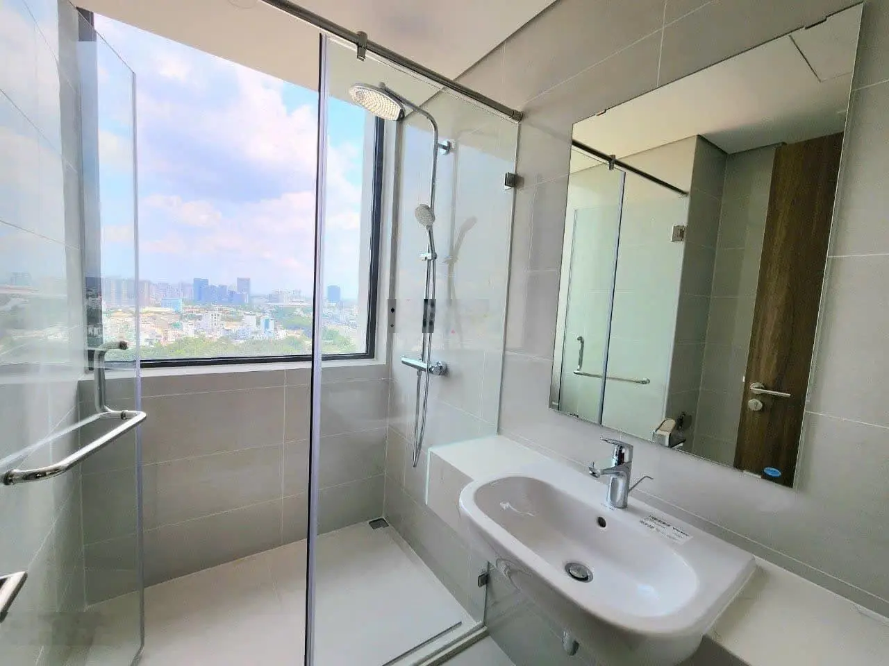 Bán gấp căn hộ 2PN 2WC, 75m2, nhà mới tại Eco Green Quận 7, sát Quận 4, LH: 0836 646 ***Nguyên)