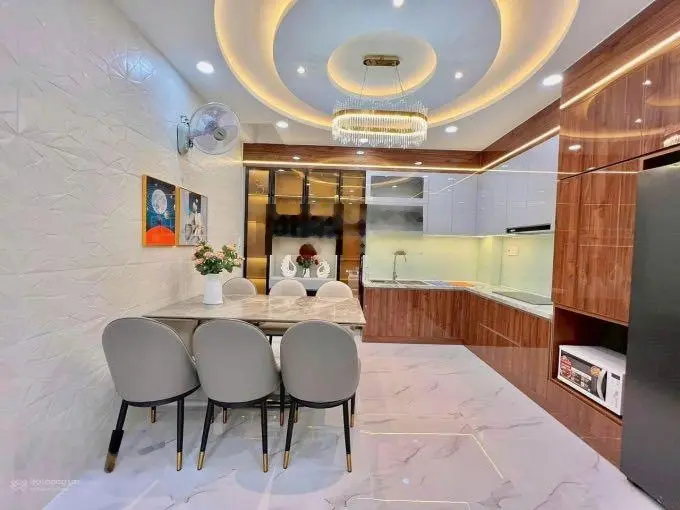 Chính chủ bán nhà Lý Tự Trọng, P. Bến Nghé Q1. DT 74,5m2 giá 4tỷ2 . Cho thuê 32tr gần chợ Bến Thàng