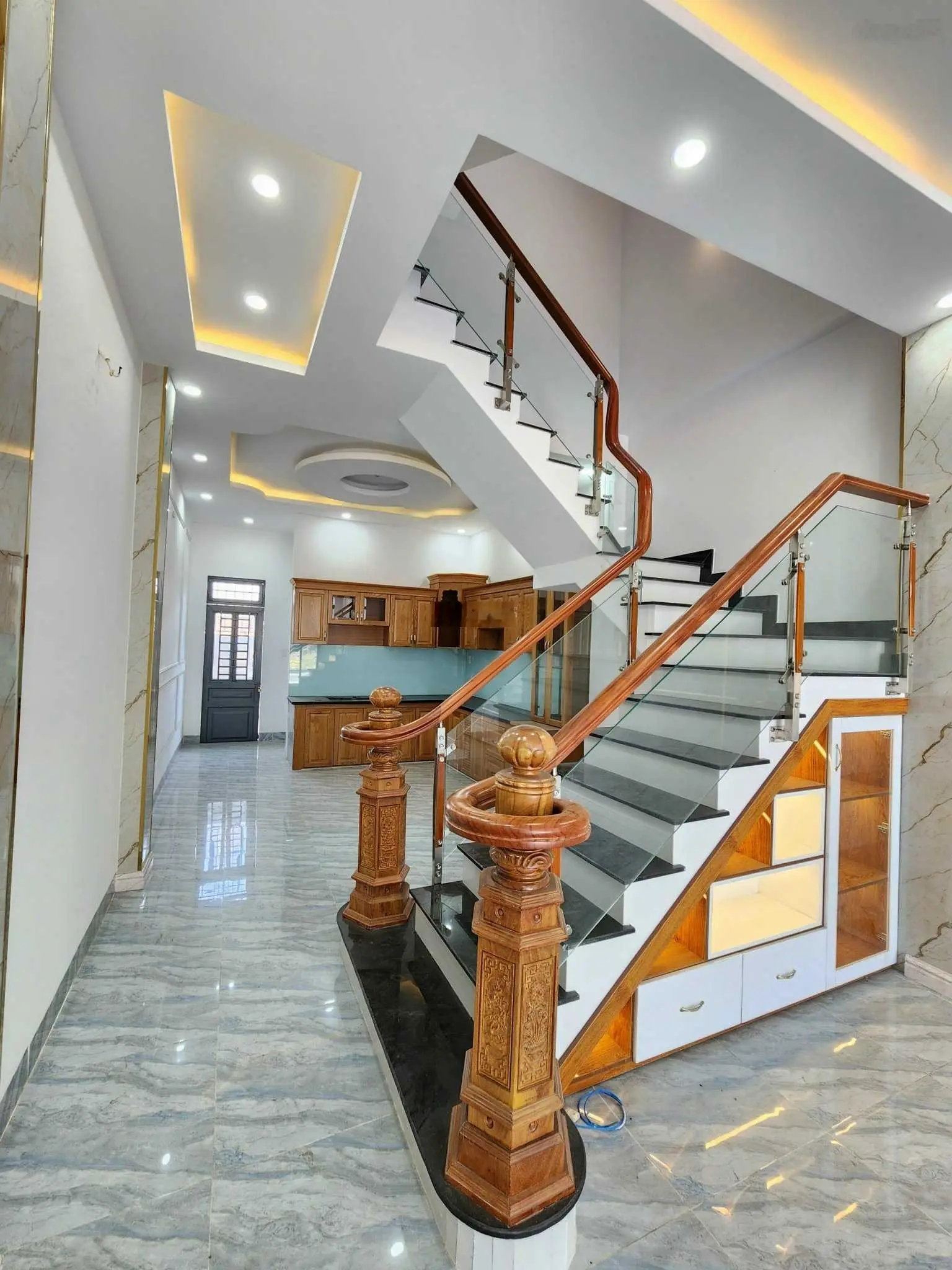 Bán nhà view công viên gần chợ Đông Đô 300m