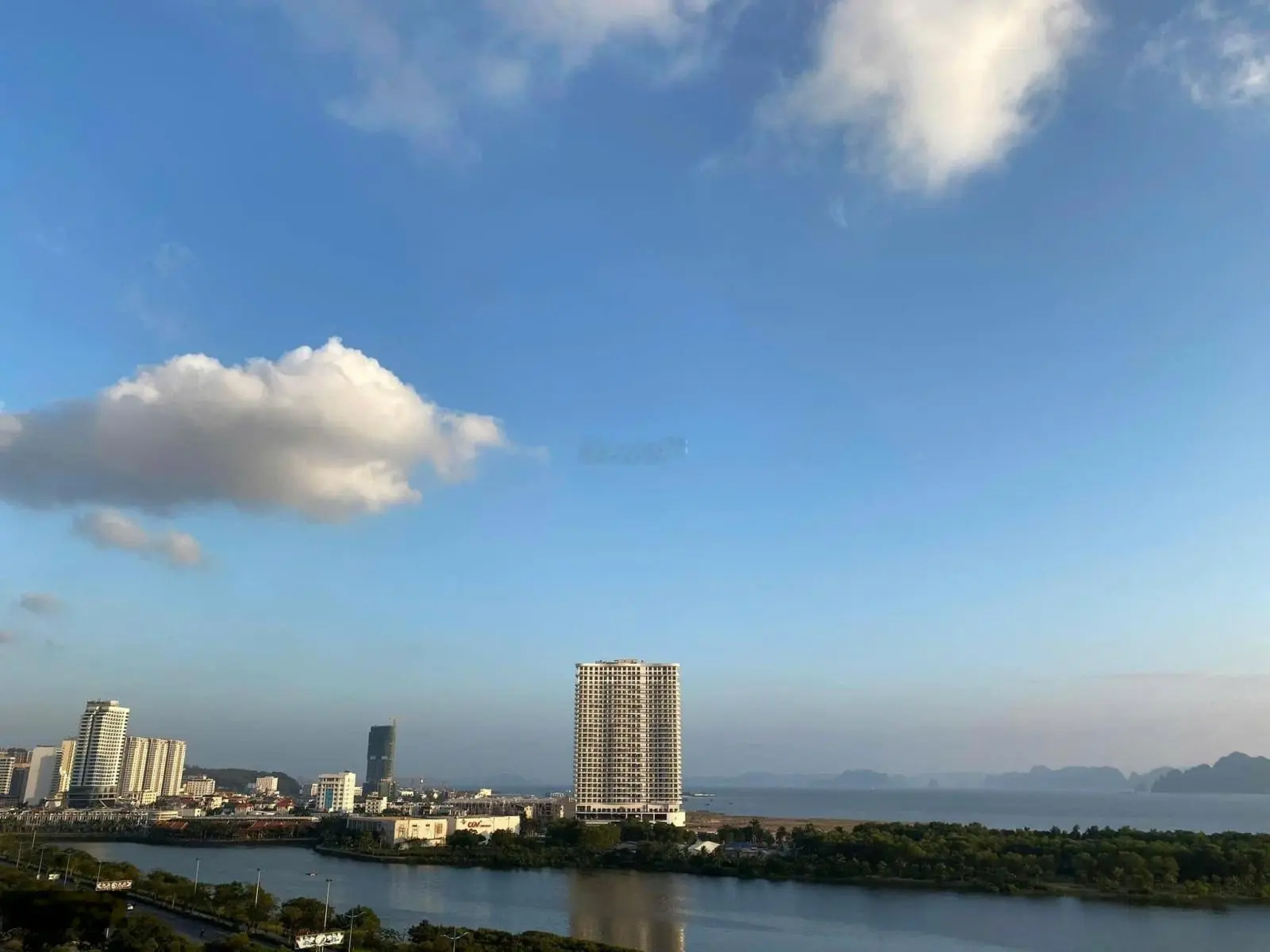 Bán nhanh căn hộ 2PN ngay trung tâm Bãi Cháy, giá cực tốt