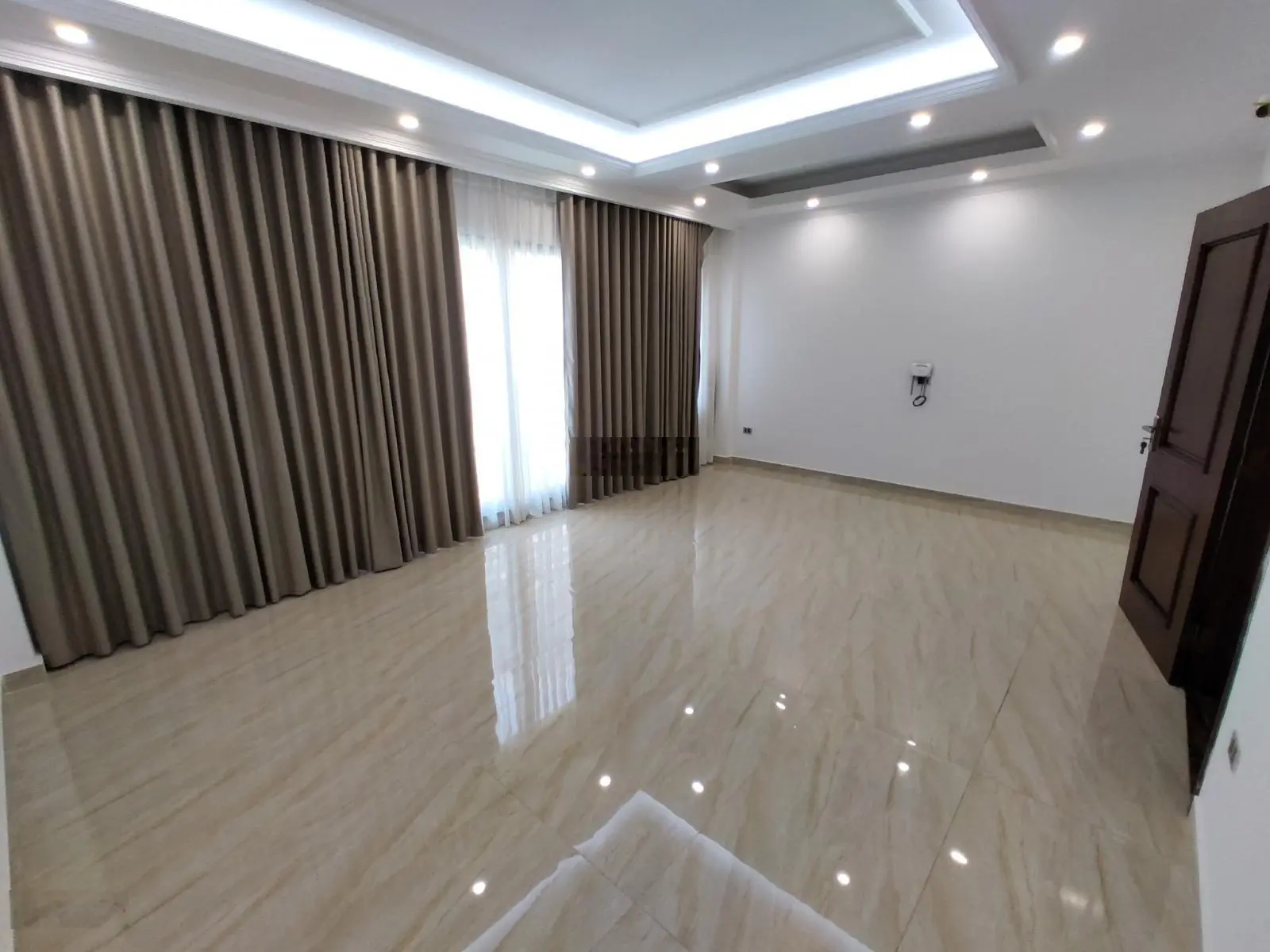 Bán Tòa Siêu phẩm Phố Lạc Long Quân KD dòng tiền Diện tích 140m2, 9 tầng, tiền 7,6m, giá 74 tỷ