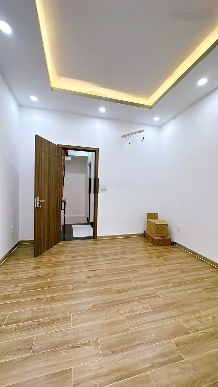Bán nhà quận 4, nhà tốt, kèo thơm đường số xe hơi, 4 tầng xây mới hoàn công đủ, khu Vĩnh Hội !