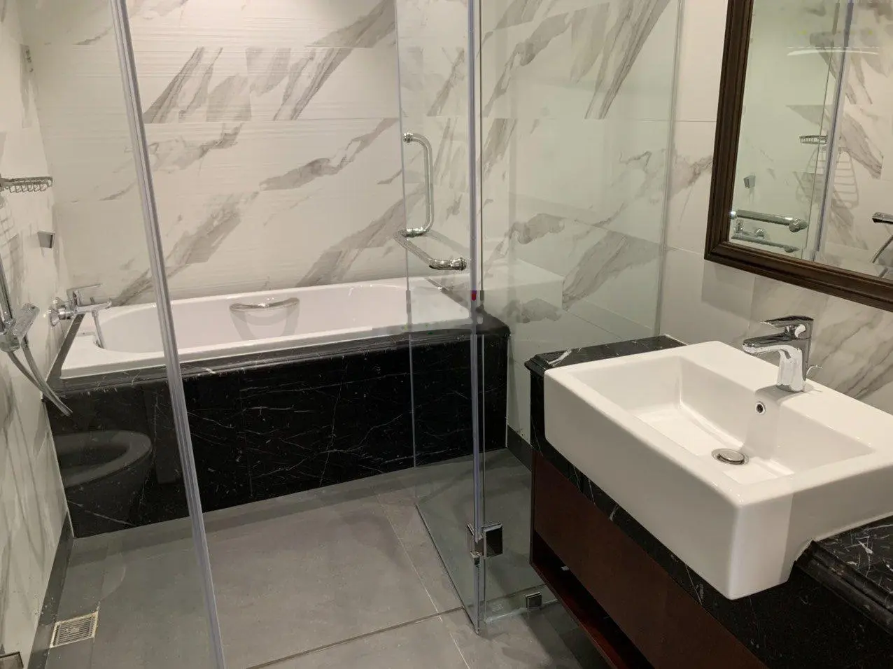 (Giá thật) Chính chủ bán gấp căn 105m2 3PN + Tầng Trung full NT 6.5 tỷ CC King Palace