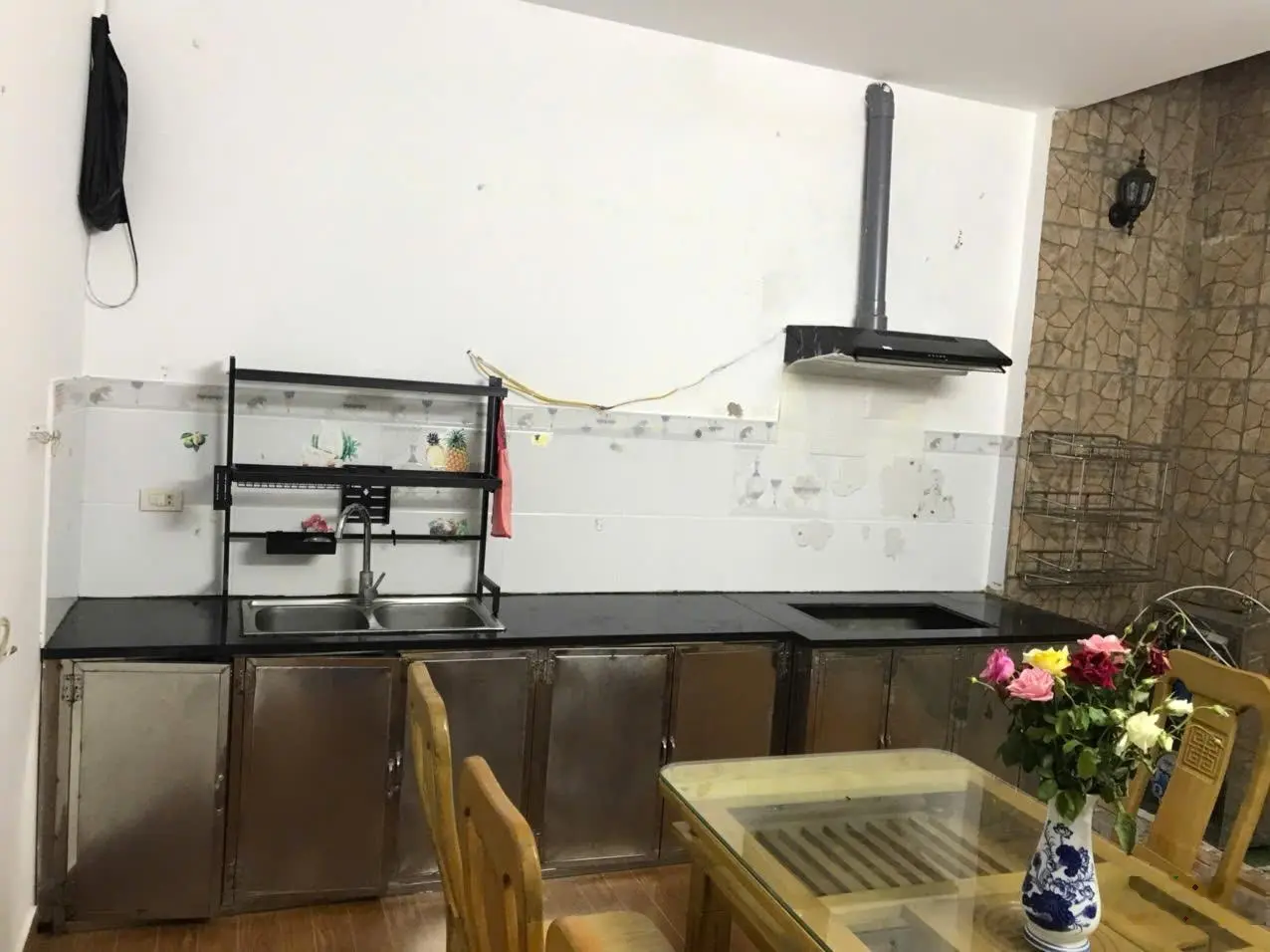Chị gái mình cần bán nhà riêng tổ 20 Làng Nha Thạch Bàn, DT 60m2, MT 5,1m, giá 7,8tỷ