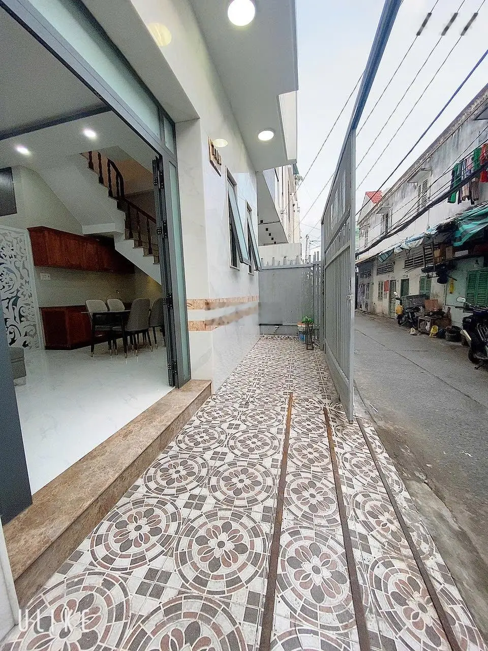 Bán nhà lầu mới đẹp sổ hoàn công nhà 2 mặt tiền lộ ô ô tiện ở kinh doanh nhà, gần Vincom Hùng Vương