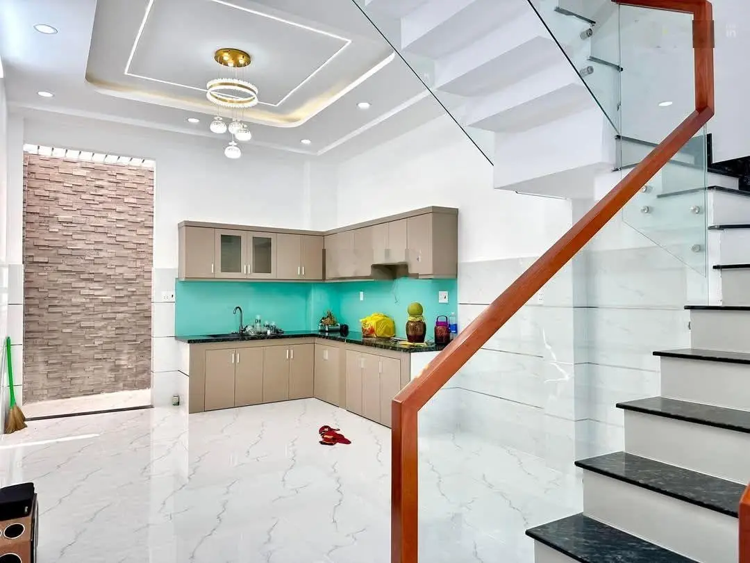 Nhà mới hẻm xe hơi, sát với Tên Lửa, vị trí đẹp về ở ngay