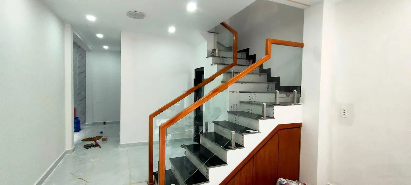 Bán nhà Đình Phong Phú, TNP B, Q9, Tp.Thủ Đức. DTSD: 90m2, 2lầu, SHR, hoàn công, nở hậu, nhà mới