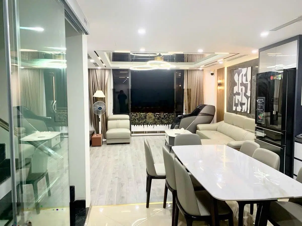 Cực hiếm! Nhà đẹp ở ngay, phân lô phố Hoàng Cầu. Ô tô tránh, đỗ cửa, ngõ thông kinh doanh. 65m2.5t