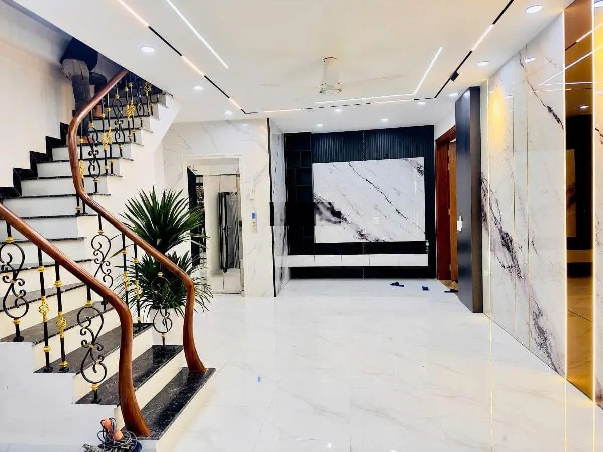 Hiếm! Bán nhà đẹp phố Kim Ngưu, 71m2 - 5 tầng thang máy, full nội thất cao cấp, giá 12 Tỷ