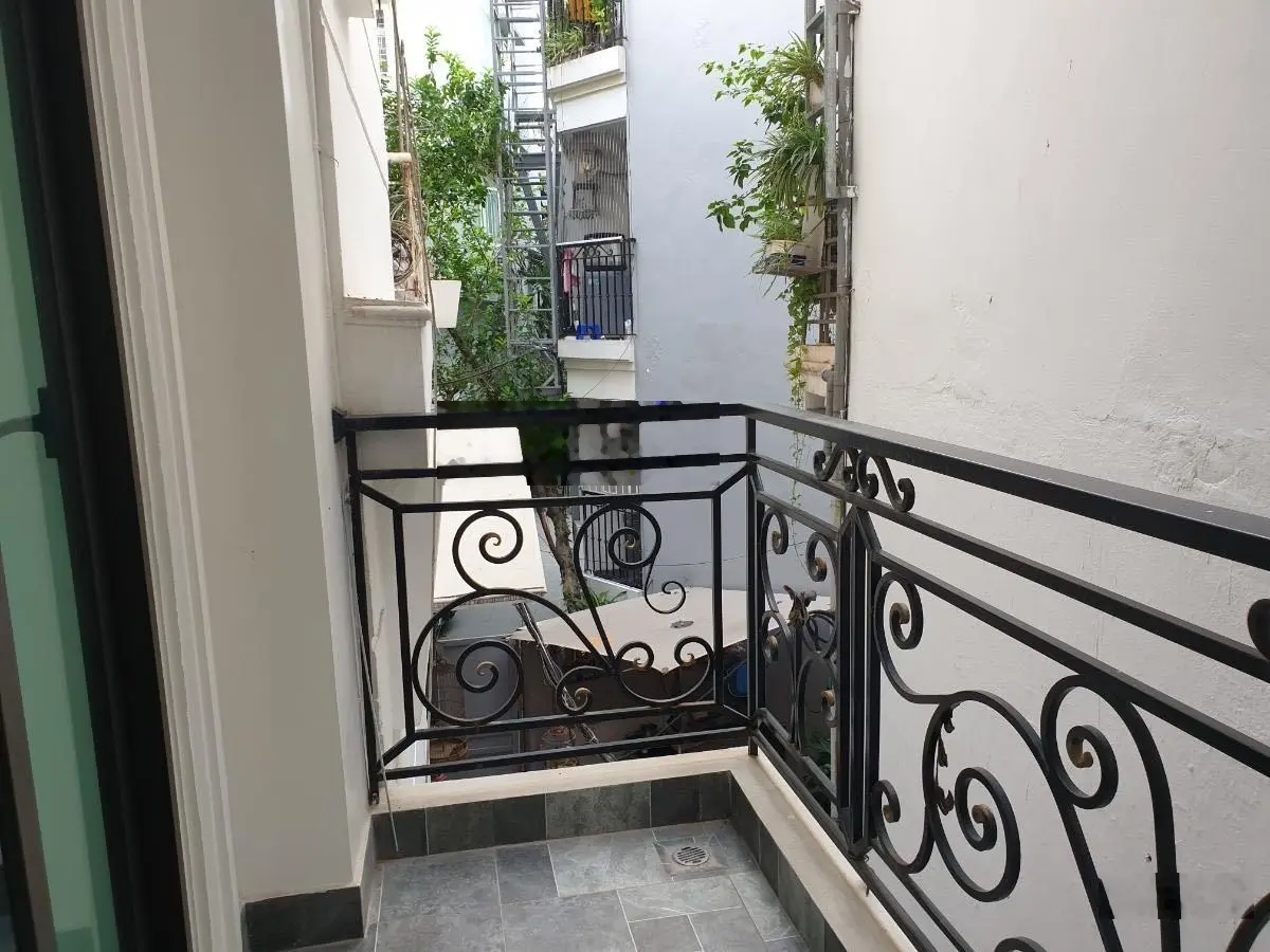 Siêu phẩm có 102! Ở sướng như khách sạn! Bán nhà phố Thịnh Quang 47m2 4 tầng chỉ 7,75 tỷ có TL