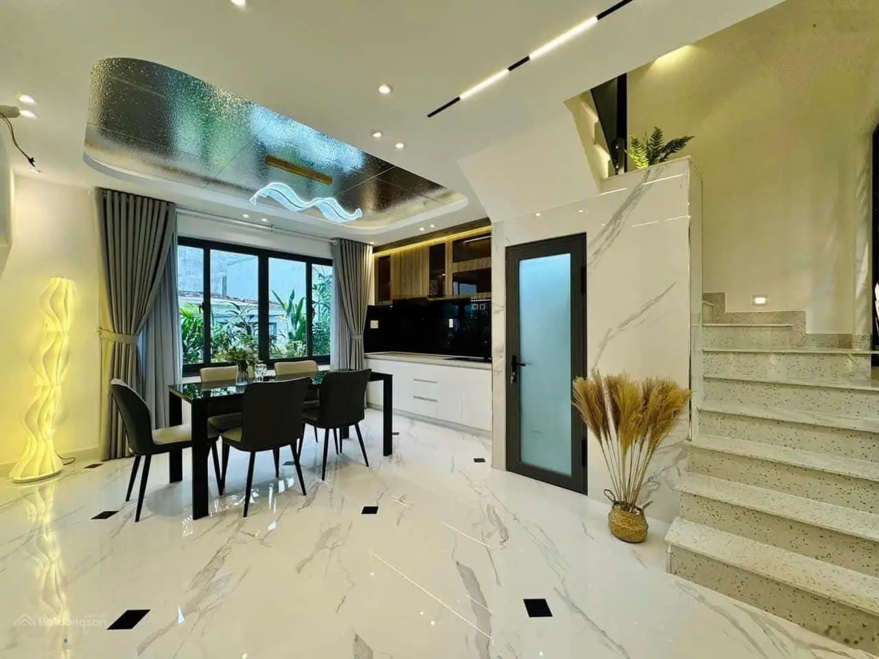 Giá 8 tỷ 900. gấp! bán nhà nguyễn đình chính, phú nhuận. hẻm oto. hđ thuê 15tr/th. lh: 0347.153.456