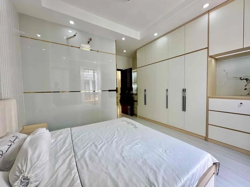 nhà full nội thất kèm thang máy 7ty500