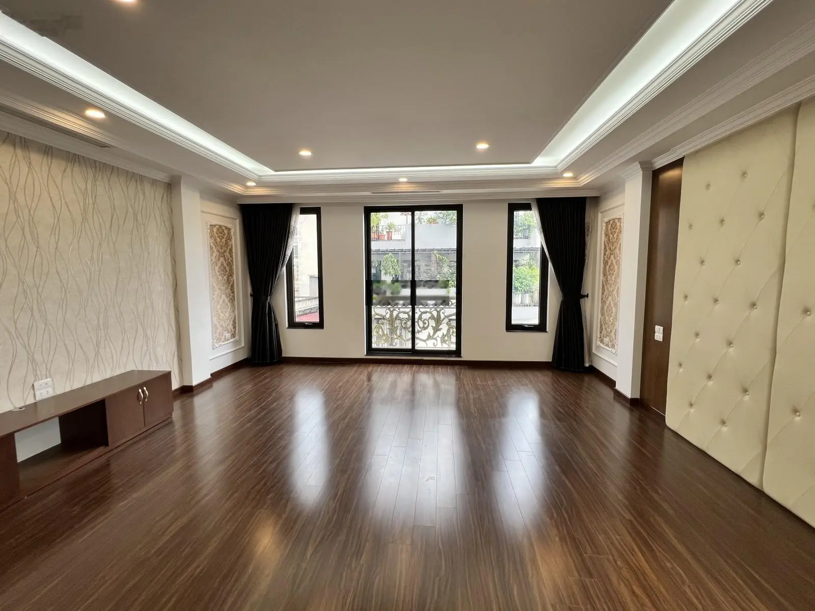 Bán nhà mặt Phố Quan 70m 9Tg MT 7m hơn 30 tỷ Lô góc thang máy vỉa hè rộng 6m KD sầm Uất.
