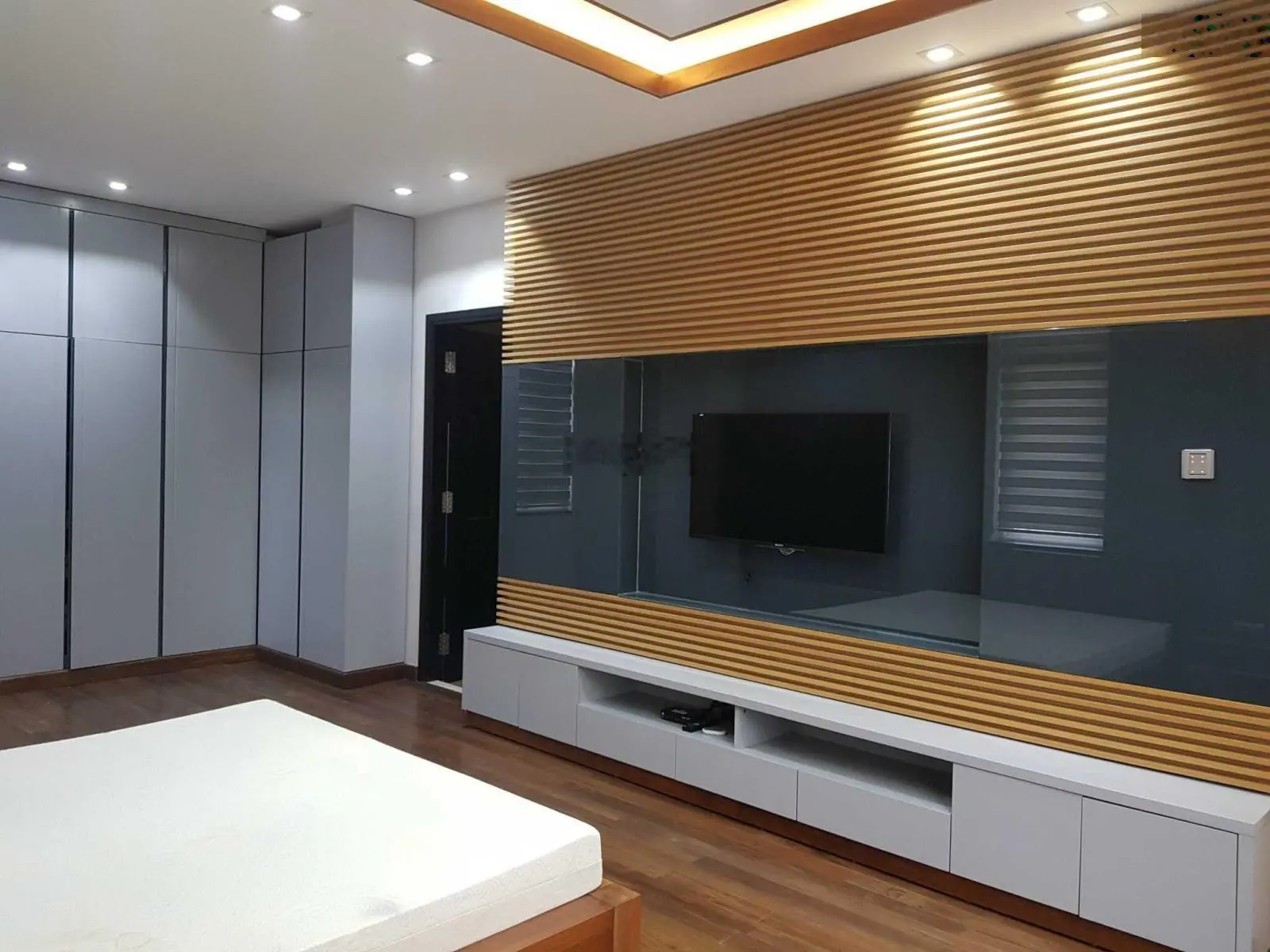 Bán nhà mặt tiền đẹp, phường Bình Trưng Đông, Q2 - 8x24m vuông vức - trệt 2 lầu áp mái - 23 tỷ
