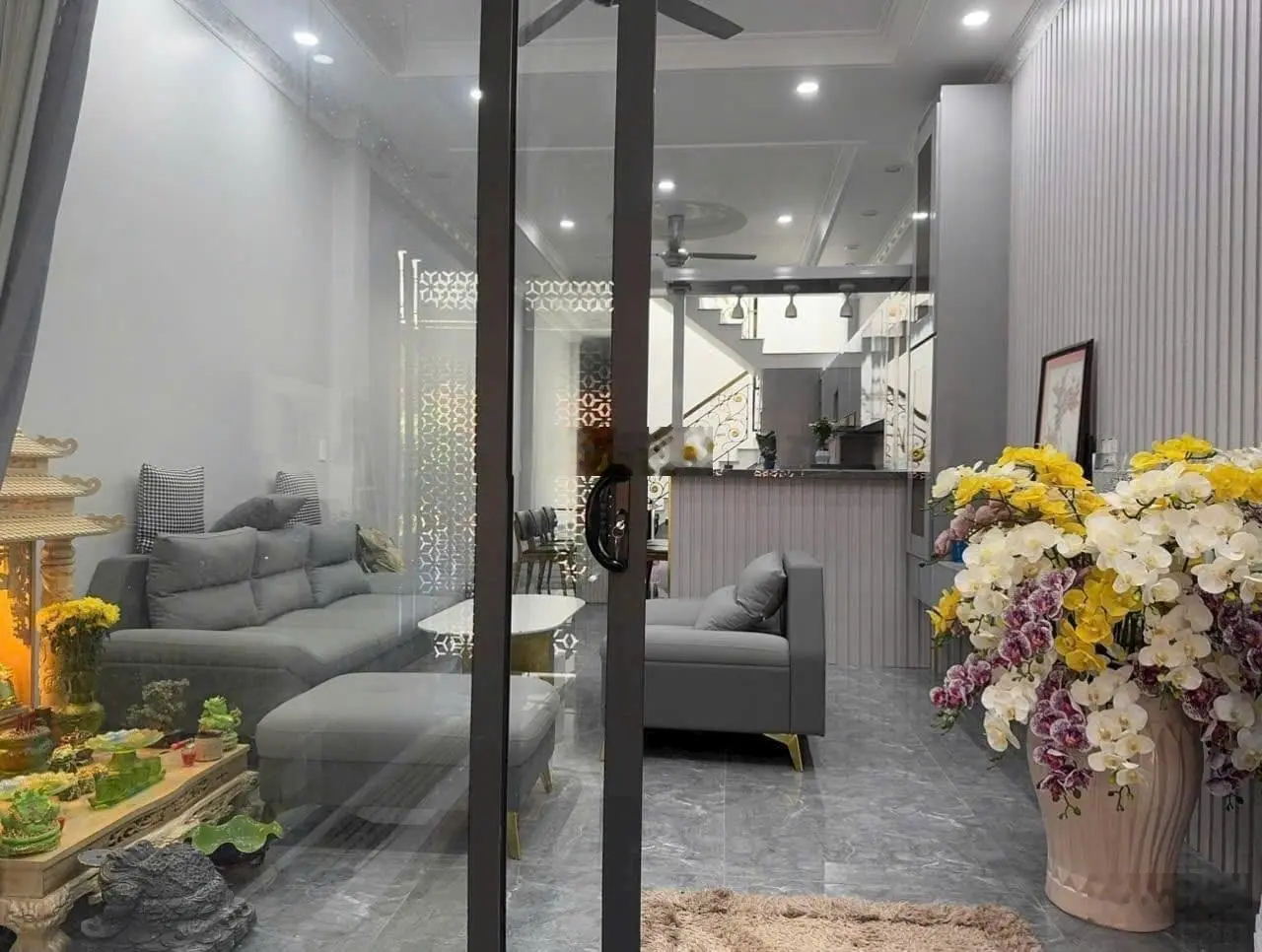 Cần ra siêu gấp căn nhà đẹp đường Hoàng Phan Thái, 80m2, gần THCS Bình Chánh, sổ hồng riêng