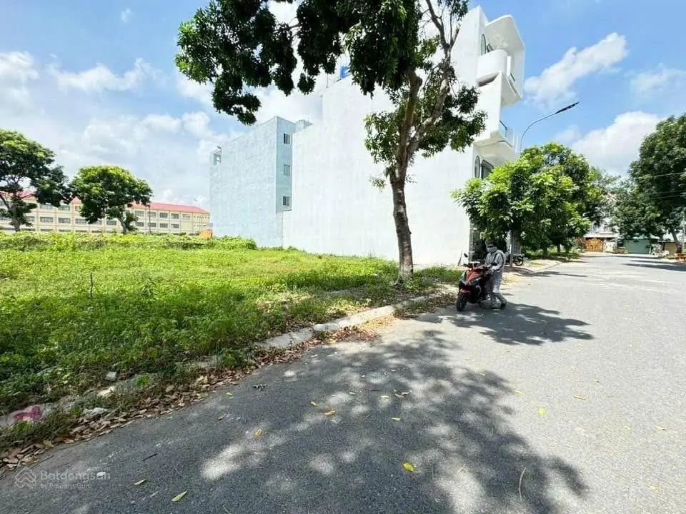 Kẹt tiền cần bán 1 nền đường số 15 tại khu dân cư Hưng Gia Garden - Thị trấn Bến Lức 2,4tỷ/100m2