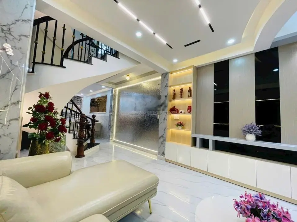 Chính chủ kẹt tiền bán gấp căn nhà cạnh Phú Mỹ Hưng gần 80m2 5 tầng 3 tỷ nhỉnh cho thuê tr/tháng