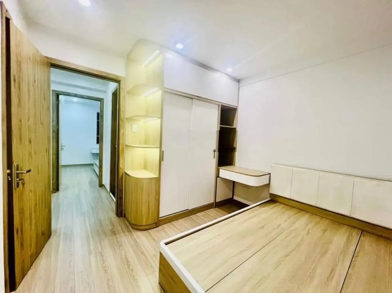Chính chủ gửi bán căn hộ Nơ3 Bán đảo Linh Đàm, tầng thấp view thoáng, full nội thất 80m 3pn 2vs