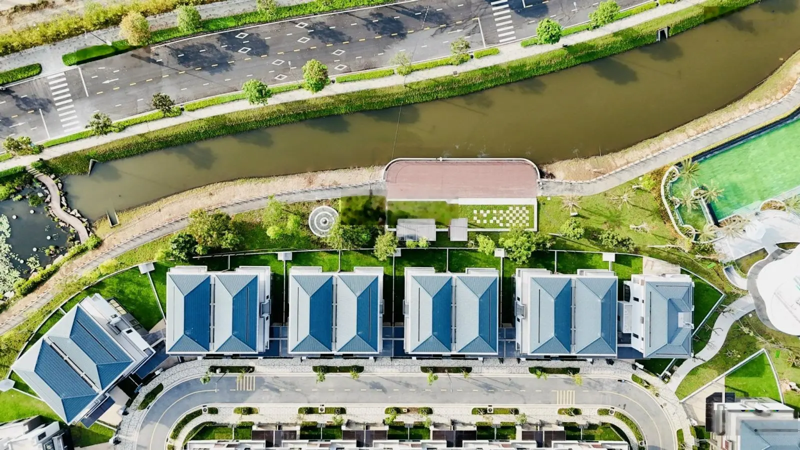 Cần bán căn Villa infinity view trực diện hồ 10x20m, KDT ID Junction Long Thành. LH 0931342525