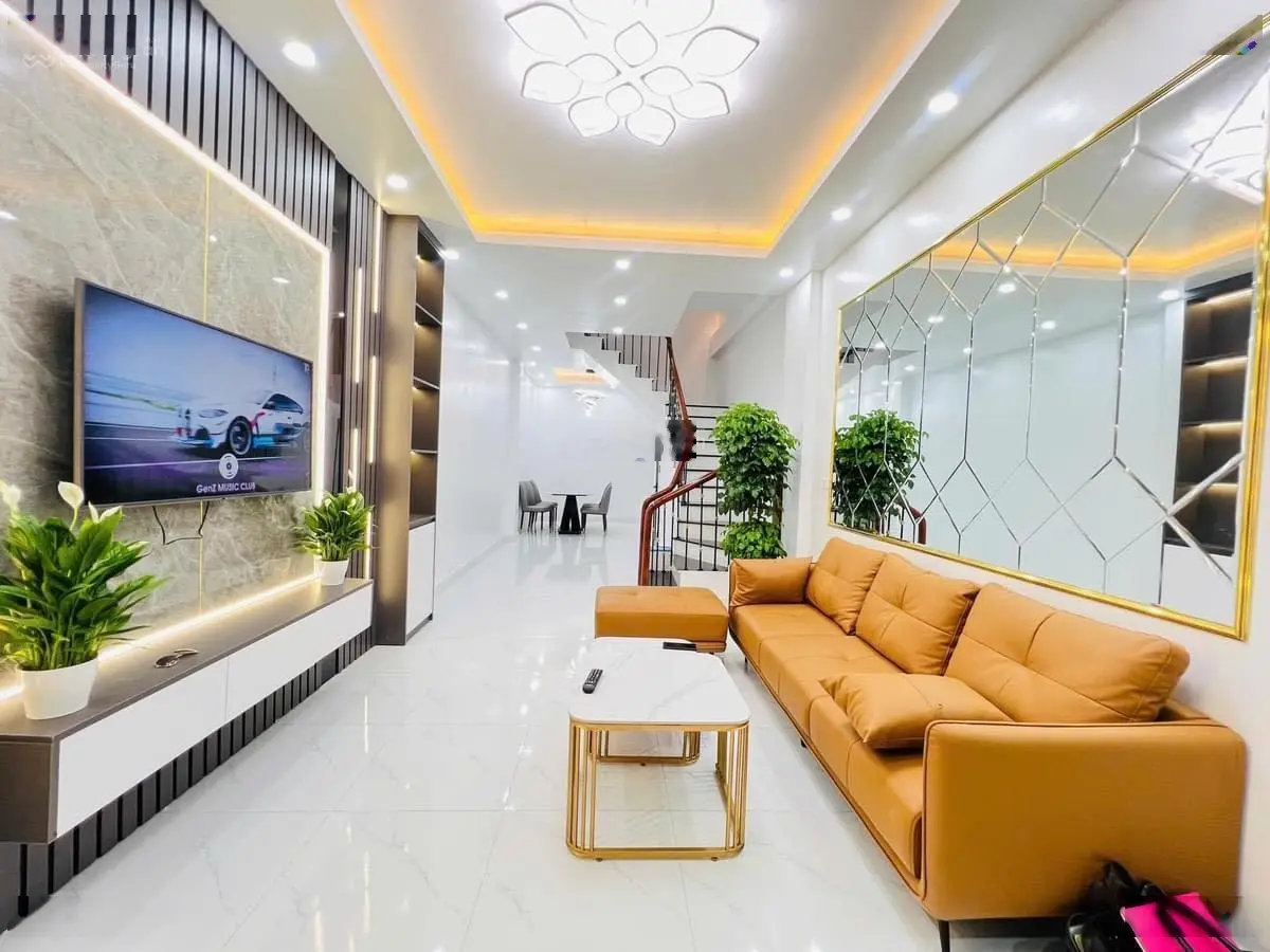 Nhanh nhà ngõ đầu phố Trương Định mới xây long lanh 40m2 MT 3,5m ba gác đua chỉ 5,8 tỷ